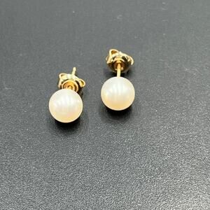 Genuine 14K Yellow Gold Japan
2.1g Stamped K14 Classic 8mm Pearl Stud Earrings